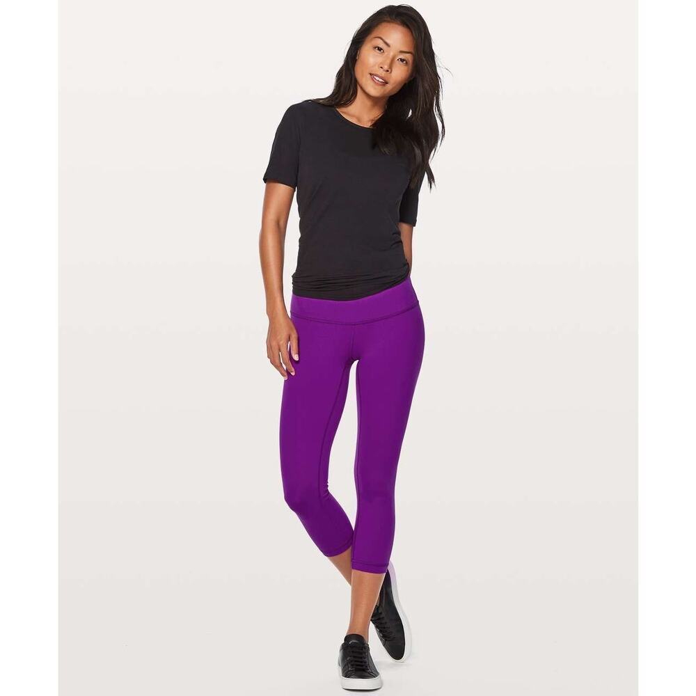 Lululemon Reversible Wunder Under in Black or Violet Leggings/Pants size 6
